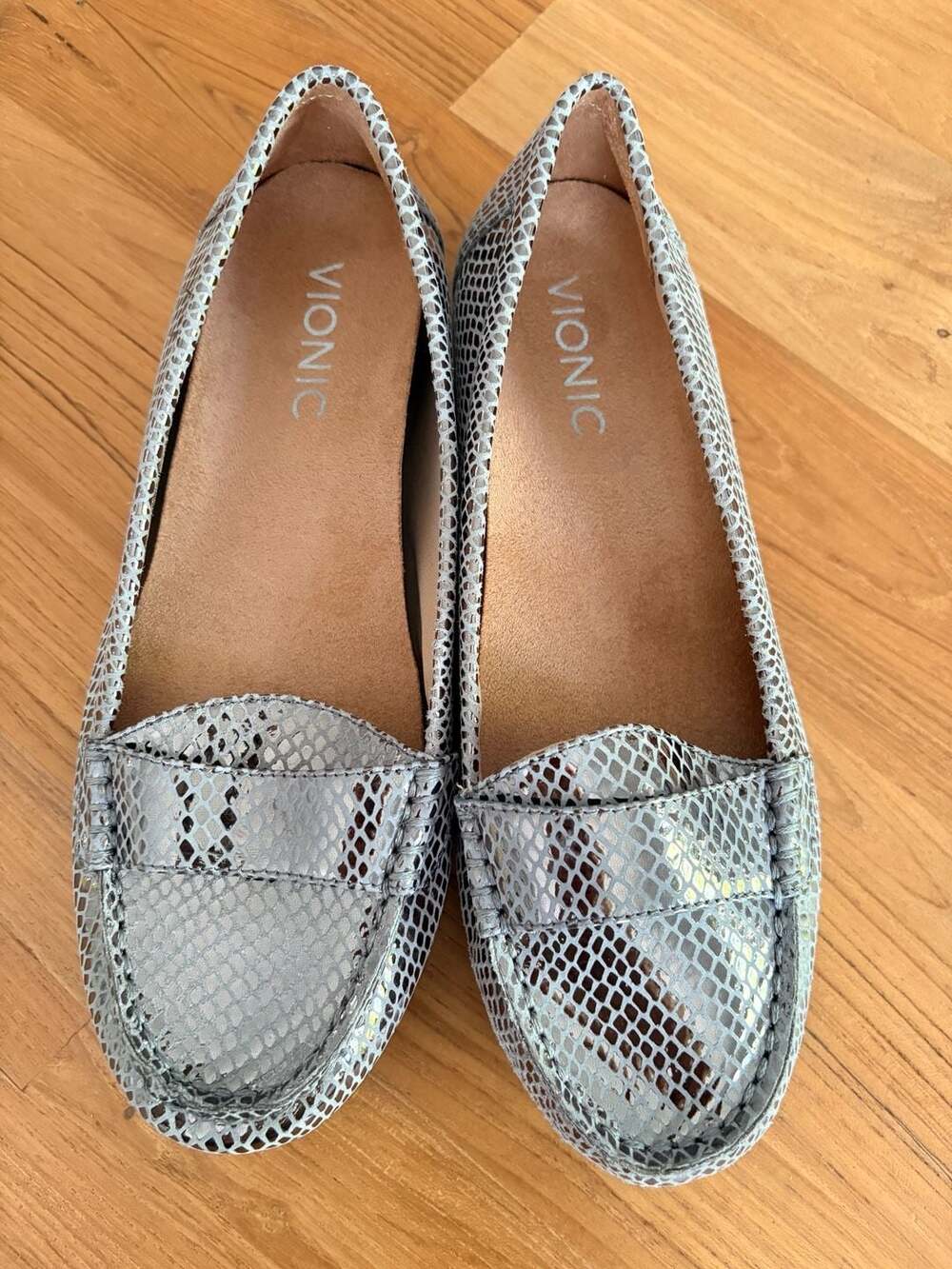 Vionic silver metallic snakeskin print loafers size 6. Like new condition.